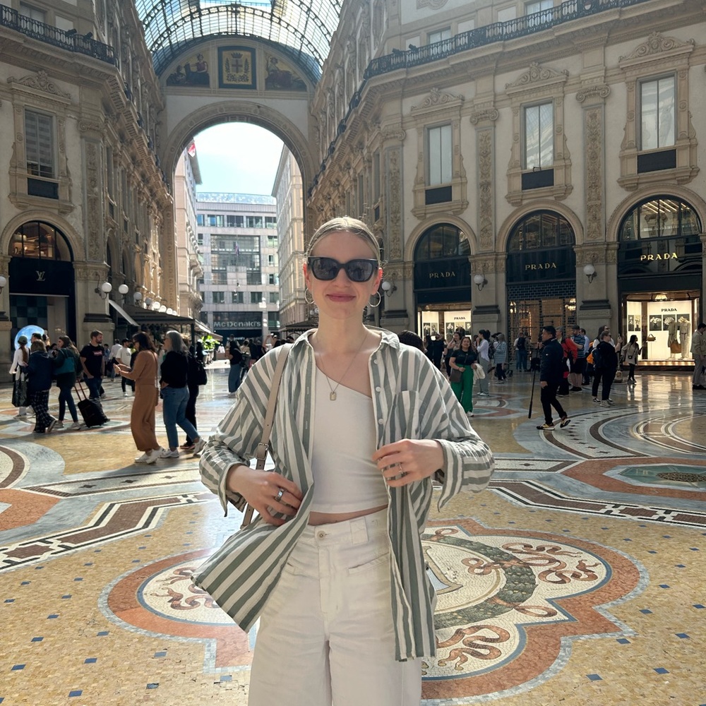 Meet your Posher, Becca